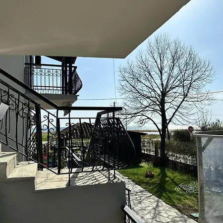 Room Nine 9 Beachfront Apartments Nea Kallikrateia Exterior photo