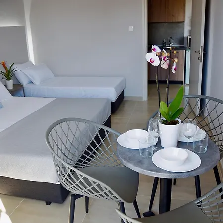 Room Nine 9 Beachfront Apartments Nea Kallikrateia Exterior photo