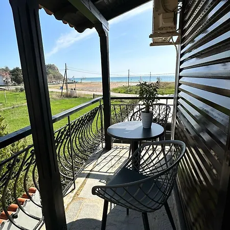 Room Nine 9 Beachfront Apartments Nea Kallikrateia Exterior photo